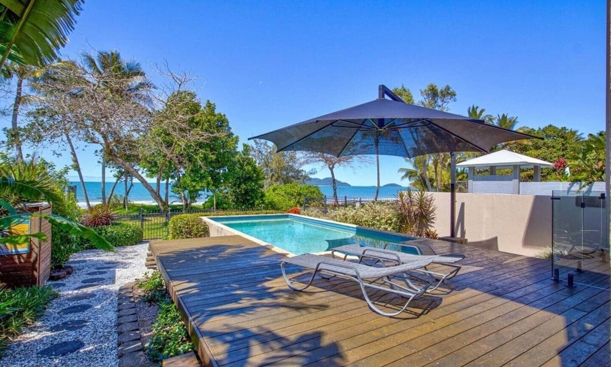 Wongaling Beach House | Frangipani Place - Beachfront