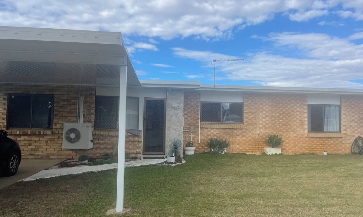 Bald Hills House | Full house all comforts Bald Hills close to Hwy near - shops - train - boat ramp
