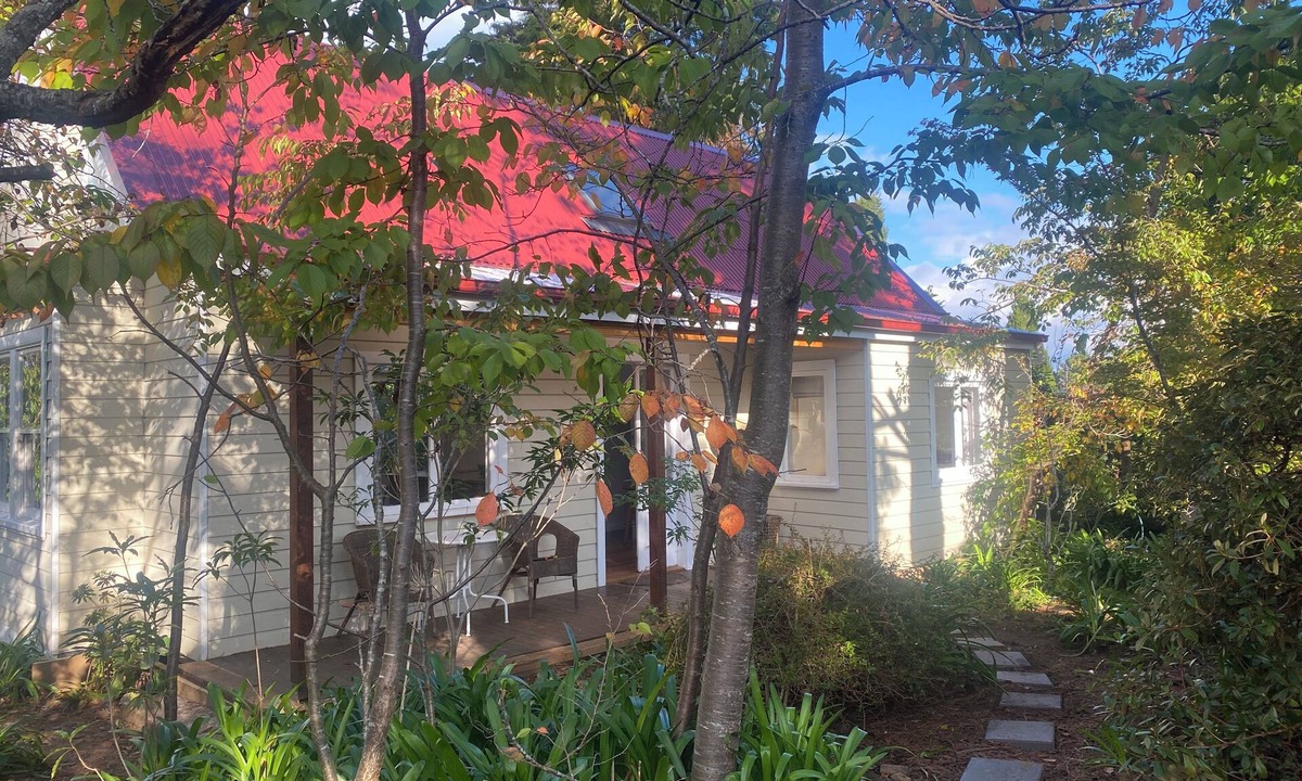 Katoomba Cottage | Garden cottage in Blue Mountains. Forest trails on your doorstep!
