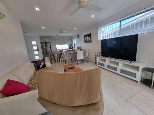 Beerwah House | Glass House Mountains Retreat - Villa 2