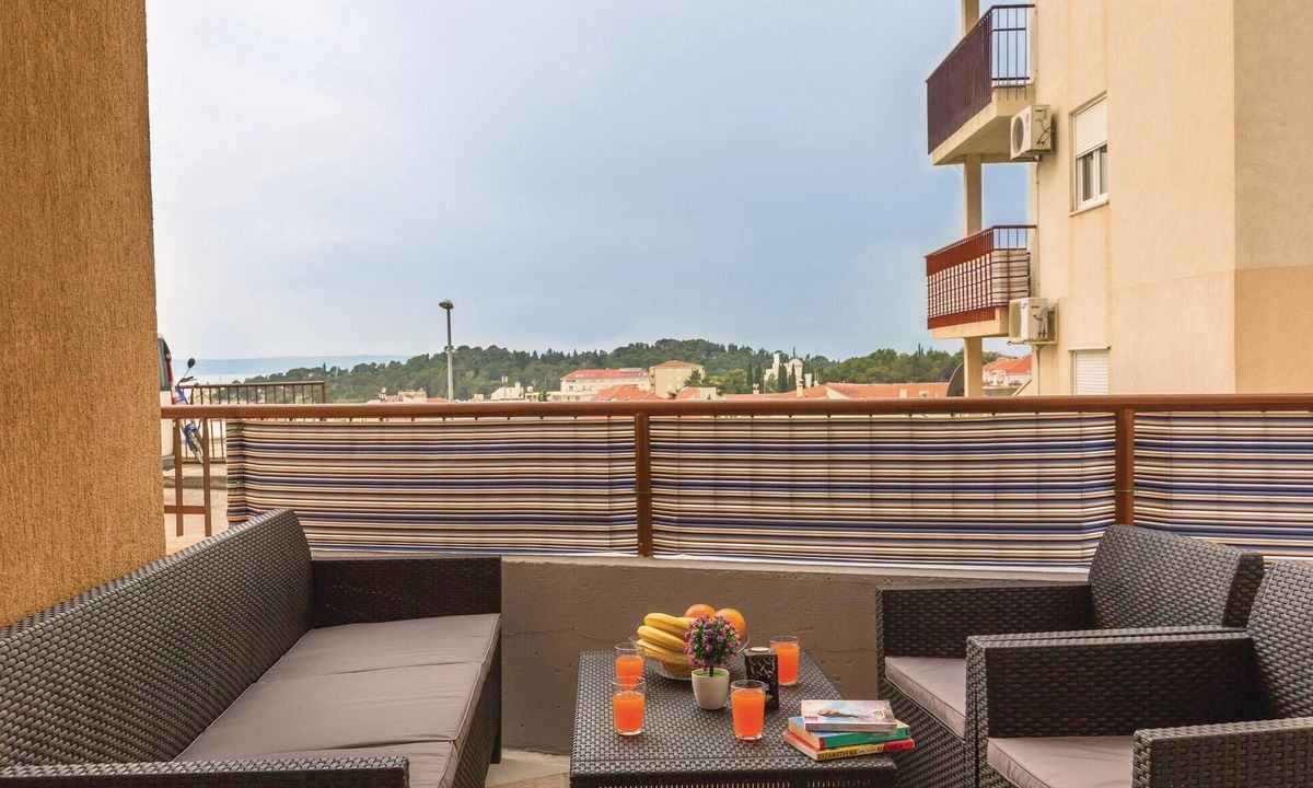 Gorinka Apartment | Gorgeous apartment in Makarska with WiFi