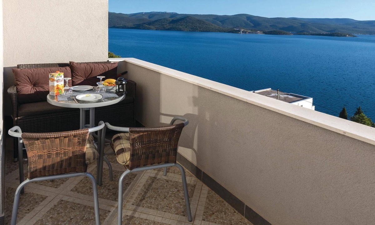Komarna Apartment | Gorgeous apartment in Klek with house sea view