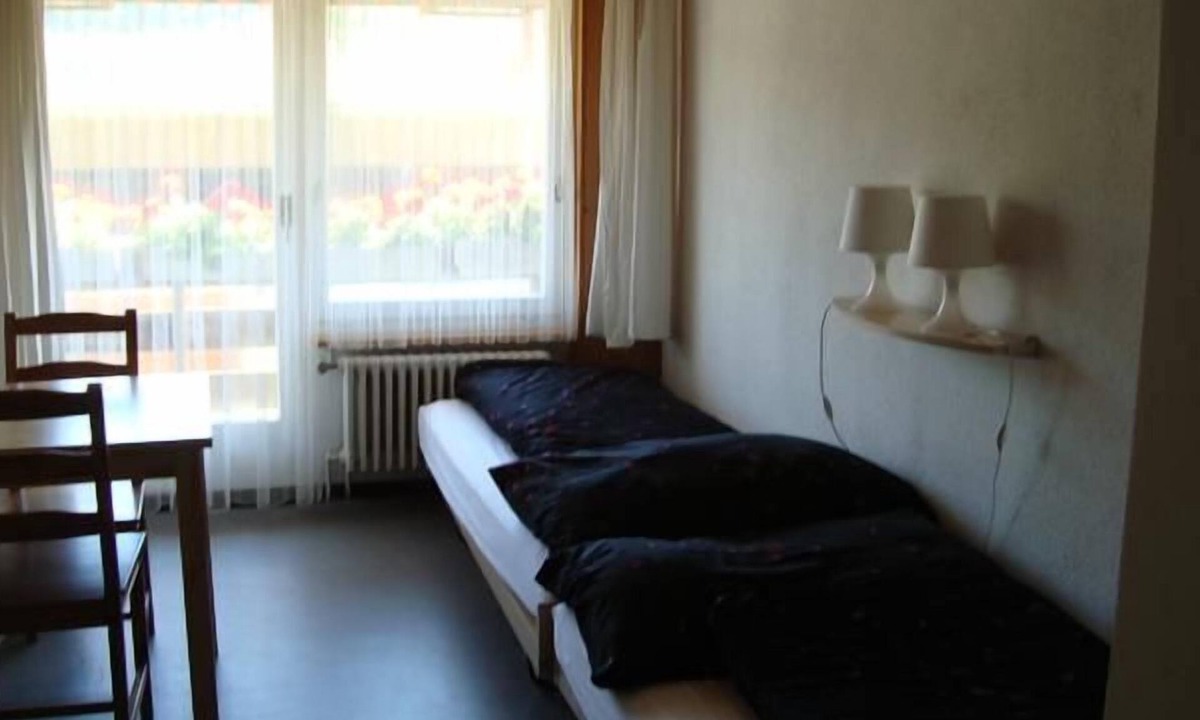 Dietikon District Apartment | "Hof Eggweid" flat with a view of the mountains