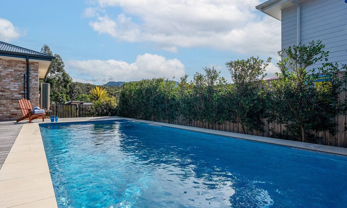 Berry House | Holiday Crescent – Spacious, stylish retreat with pool, perfect