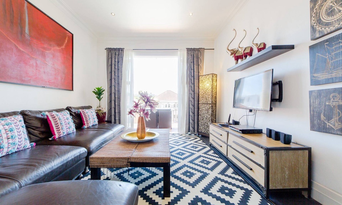 Bondi Beach Apartment | HolidayRento 2BR Beachfront Building Bondi Beach