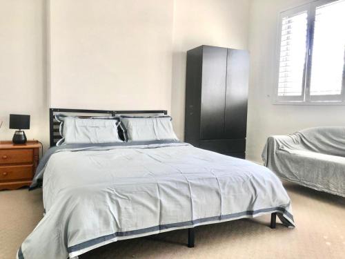 Chatswood Villa | House in Chatswood Comfortable, Excellent value