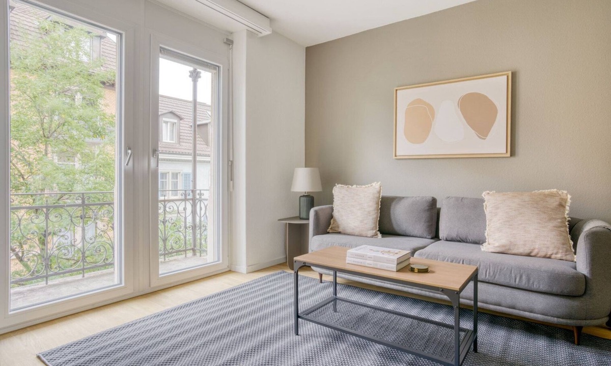 Werd Apartment | Ideal Wiedikon 3.5 Room w/Storage, 1 min to Market, by Blueground