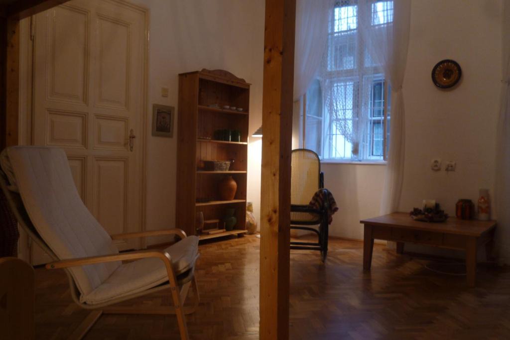 Erzsebetvaros Apartment | Izabella Studio