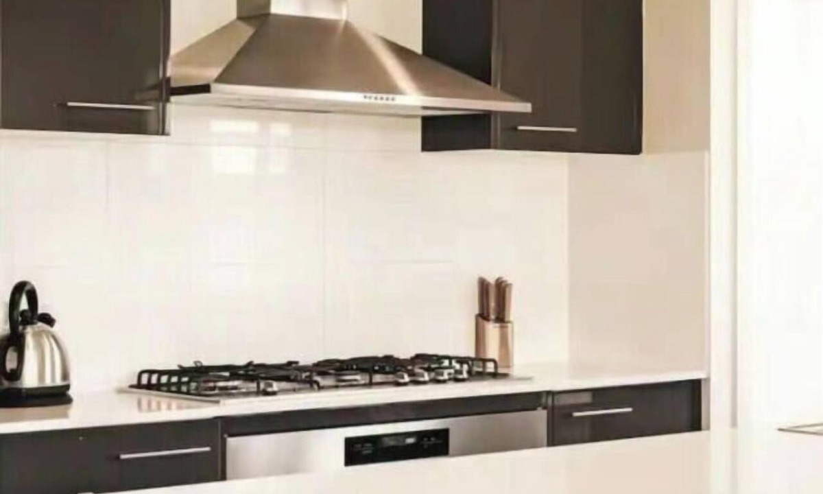 Jordan Springs House | Jordan Springs Close to Park & Supermarket