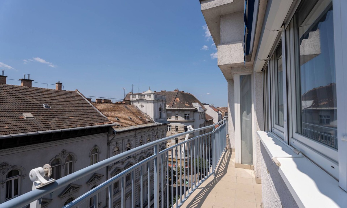 Erzsebetvaros Apartment | Keleti Train Station -Garay Square Apartment with balcony