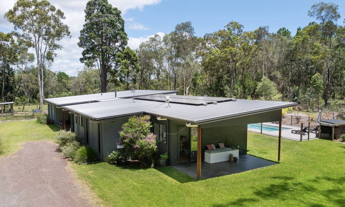 Cooroibah House | Lakeside Bank Cooroibah