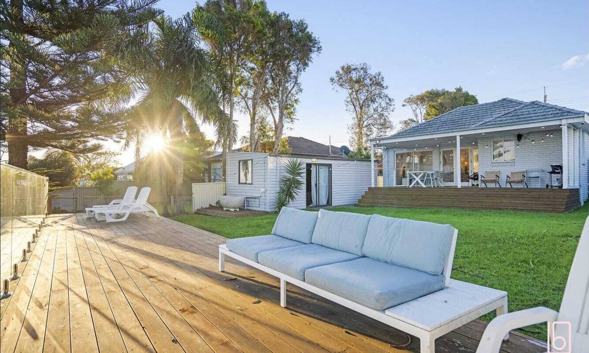 Toukley House | Lakeside Lodge Toukley: A 3-Bedroom Home with Stunning Water Views