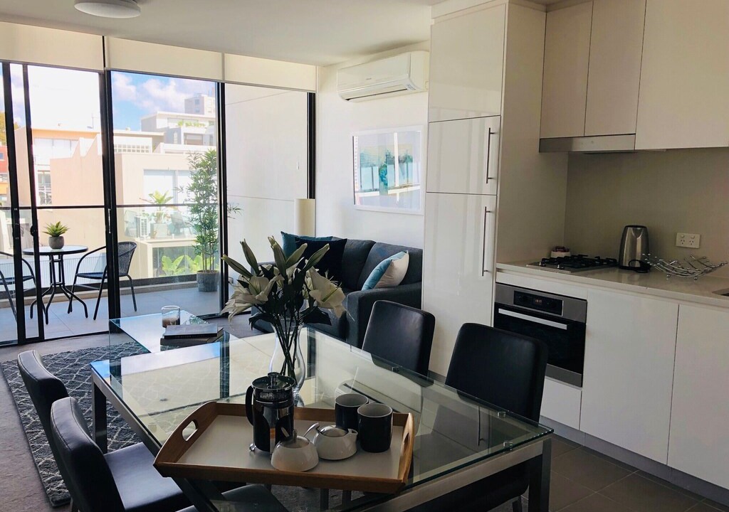 Neutral Bay Apartment | Large Wyndel Apartment GRO017404