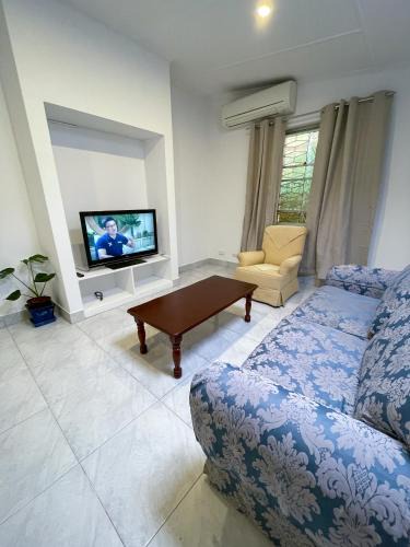 Granville House | LCF Rosehill Accommodation 3 free car parking inside property G2