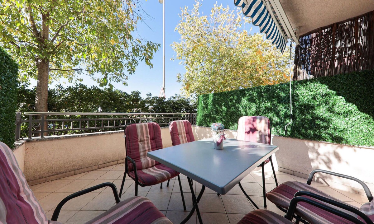 Dugis Apartment | Lovely apartment in Makarska with WiFi