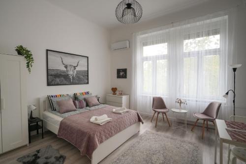 Istvanmezo Apartment | Lovley newly decorated fully equipped apartment walking distance to the Puskás Aréna ,City Park where you will find the world famous Szechenyi thermal bath spa, Museums ,and the Capital Circus ,AC, smart TV, high speed internet