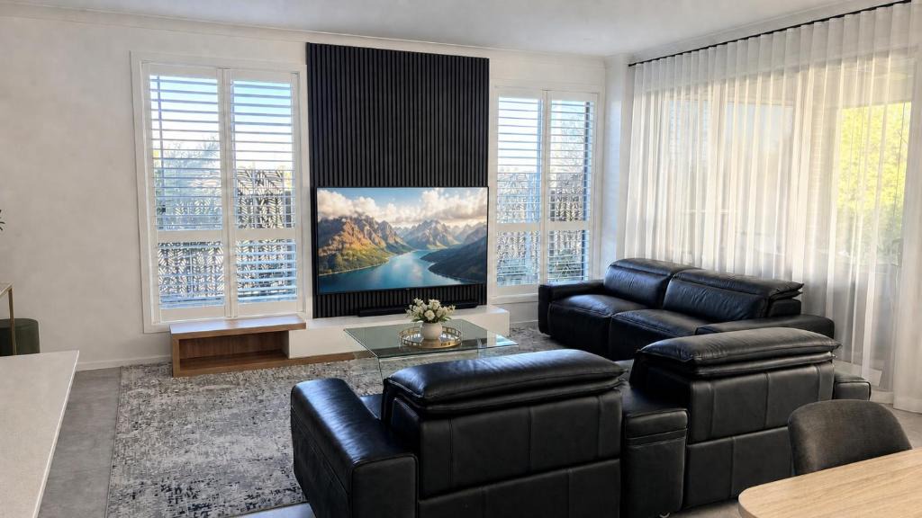 Cobbitty House | Luxury Family Retreat with Games Room and Outdoor Cinema
