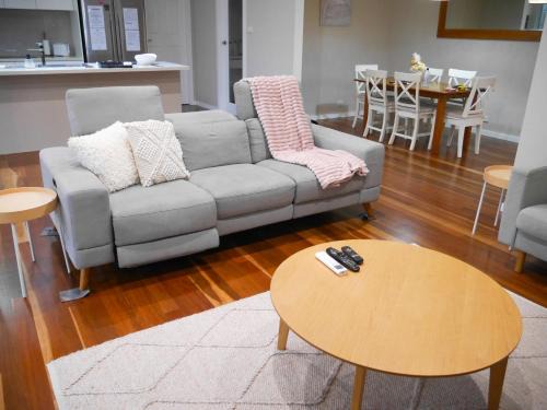 Yowie Bay House | Luxury Home in Yowie Bay - pet friendly