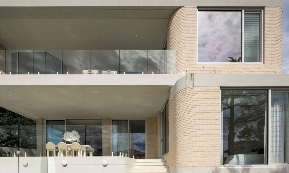 Longueville House | Luxury Mansion with Direct Woodford Bay Access & NYE Fireworks Views