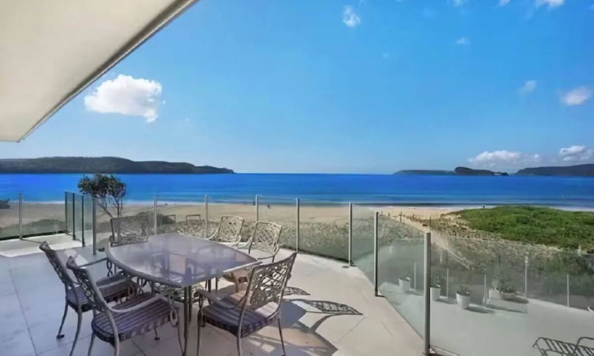 Umina Beach House | Luxury Villas Ocean View on the Esplanade (Walk to the beach)