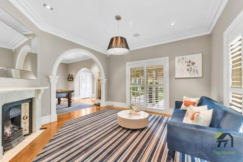 Warrawee House | 'Lynwood' Warrawee Manor- Koi Home