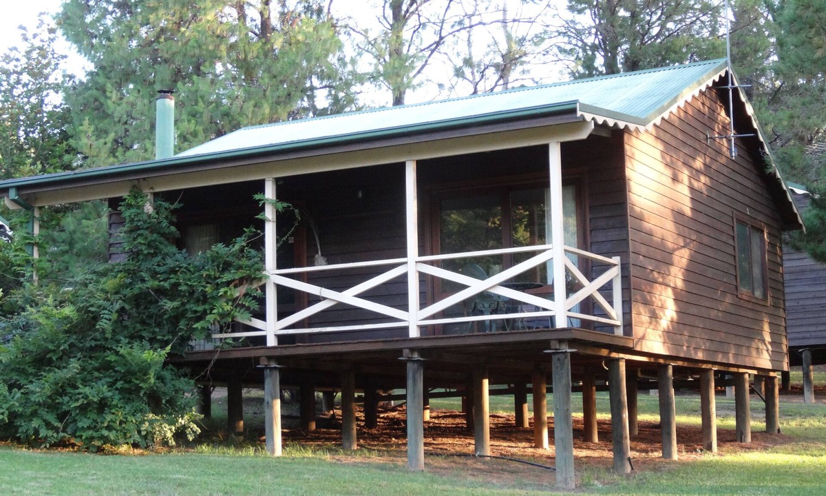 Kurrajong Heights Cabin | Madisons Mountain Retreat Cedar Wood Shower Cabin