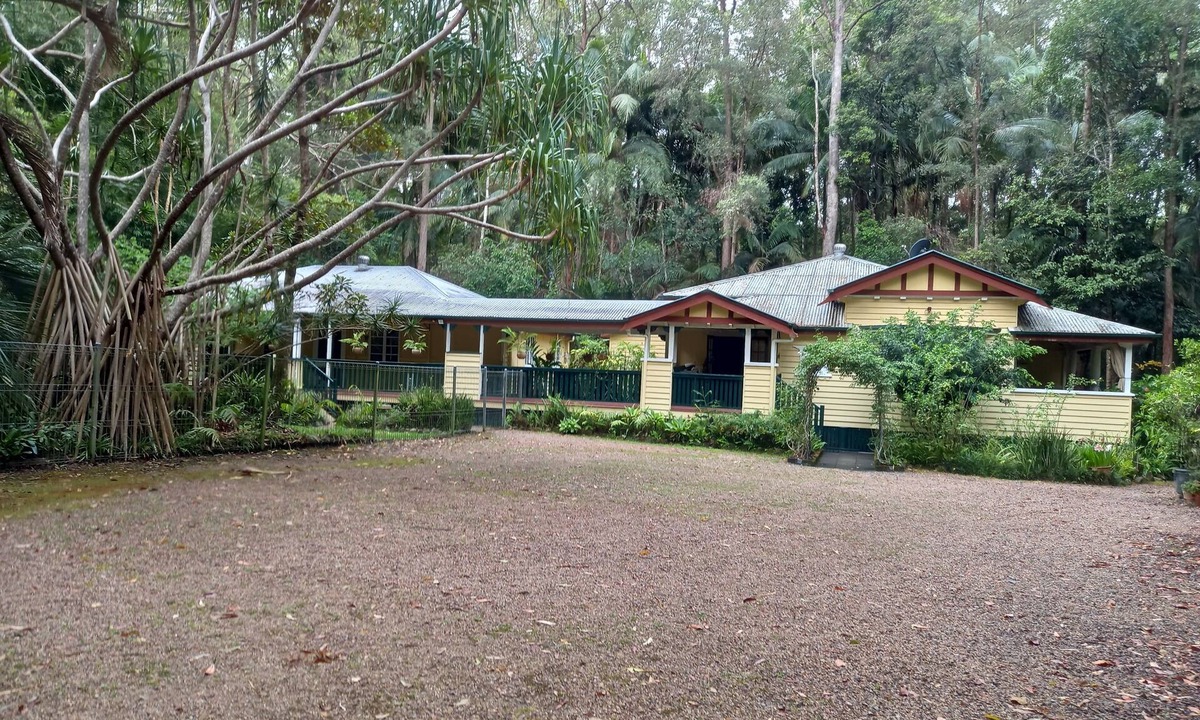 Tanawha Bed & Breakfast | Main Creek Bower Bed & Breakfast