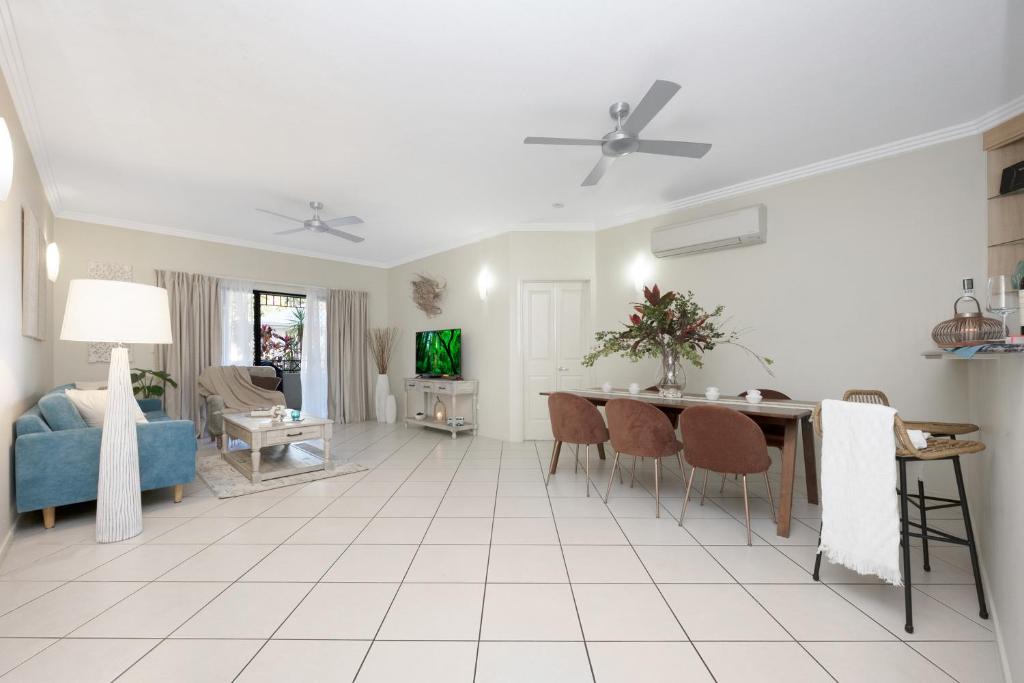 Townsville Apartment | Marina Breakwater Poolside Residence Strand Precinct
