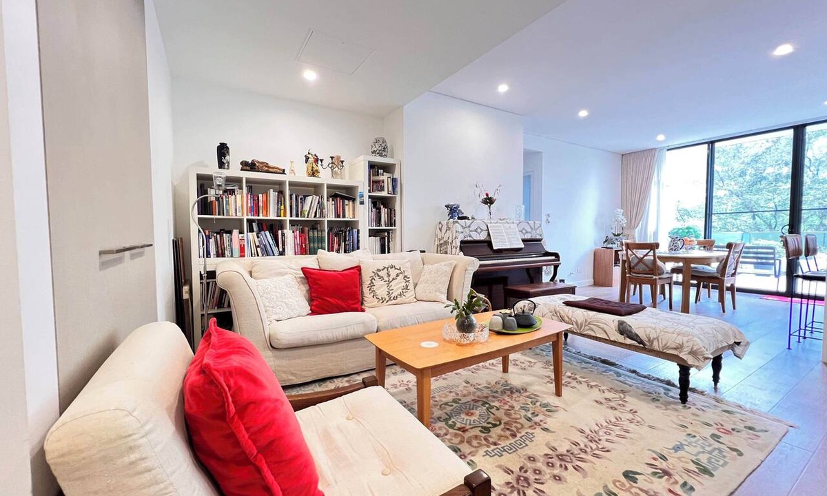 St Ives Apartment | Modern 2BR Apt in St Ives | Huge Balcony & Pet Friendly | Walk to Shopping Mall
