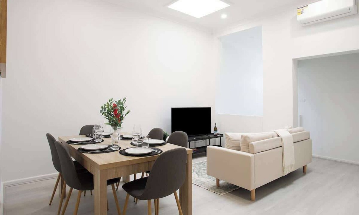Glebe House | Modern 3BR Glebe Terrace w BBQ & Pet Friendly.