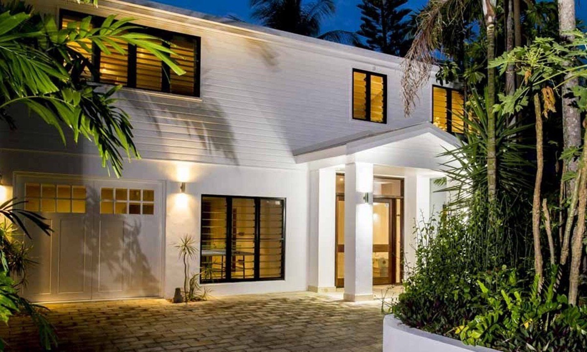 Oak Beach House | Modern and stylish and located right on picturesque Oak Beach