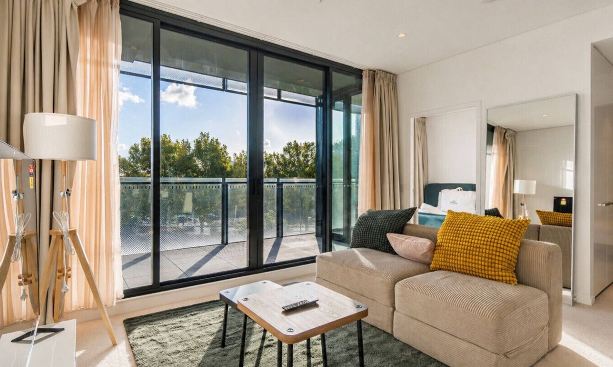 Zetland Apartment | Modern Zetland Stay Above Green Square Station