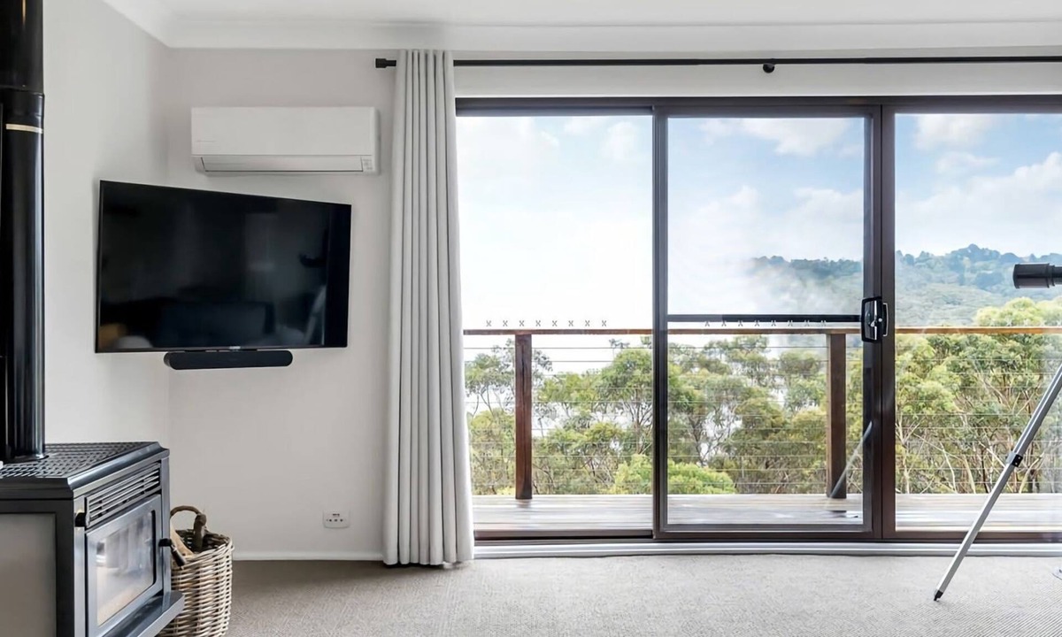 Wentworth Falls House | Mountain View Hideout with Stargazing Telescope
