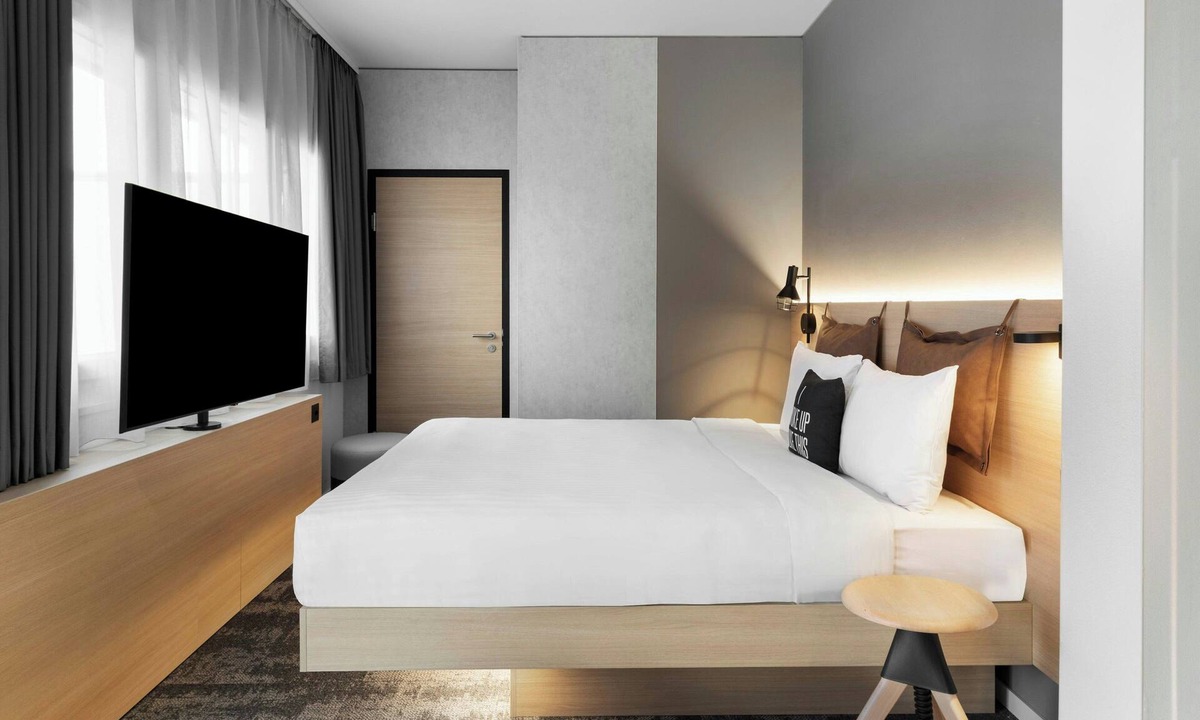 District 9 Hotel | Moxy Zurich