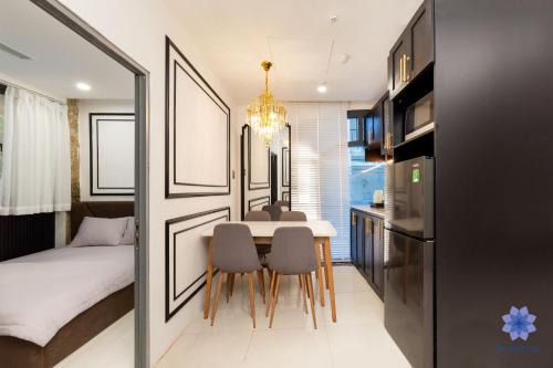 Tan Binh Apartment | NEW HOME APARTMENT, ELEVATOR, KITCHEN, WASHING vs DRYER, 800m TO AIRPORT