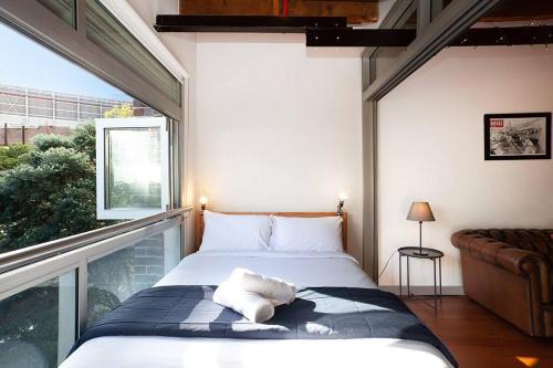 Darlinghurst Apartment | New York Warehouse by Sydney Dreams