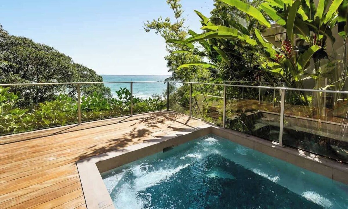 Noosa Heads House | Noosa Vista Spa House