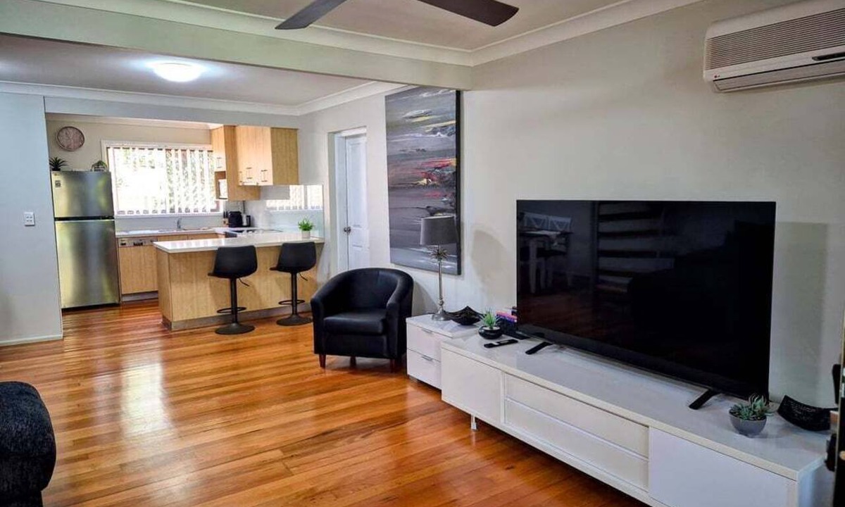 Tewantin Apartment | Noosaville Getaway, Walk to River, Marina and Boat Ramp