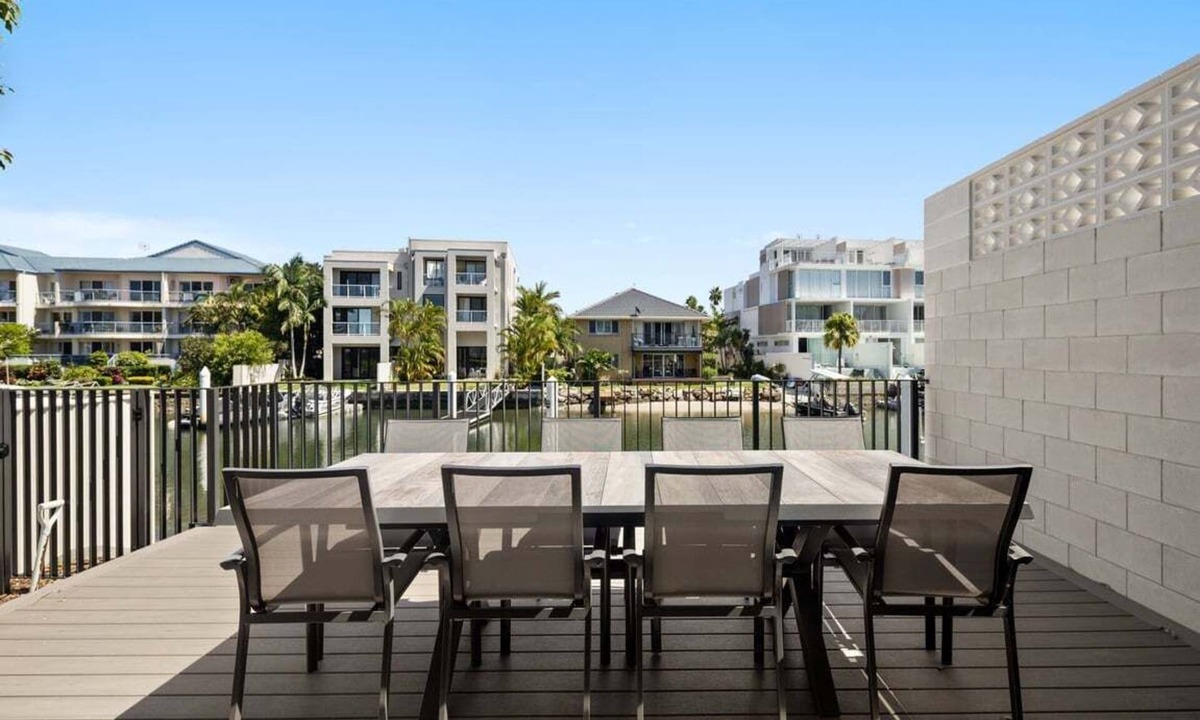 Runaway Bay House | Oatland Esplanade Coastal Retreat | Oatland 26