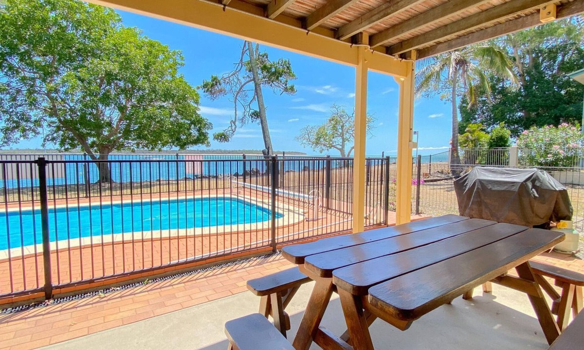 Traviston House | Ocean Shores DOWN - Burrum Heads- Riverfront - Pool - 2BR