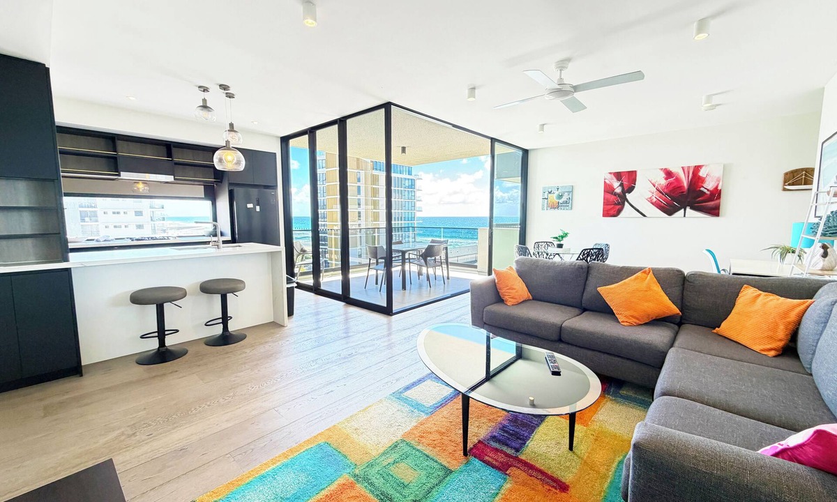 Palm Beach Apartment | Ocean Views and Pet-Friendly!
