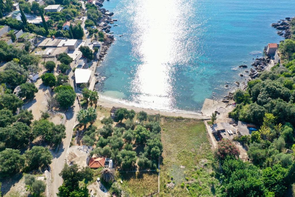 Molunat Apartment | Olive Garden Beachside Hideaway