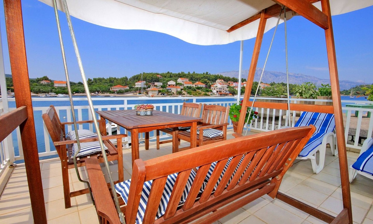 Lumbarda Apartment | One bedroom apartment with a swimming pool by the beach Lumbarda (Korčula) (A-9303-a)