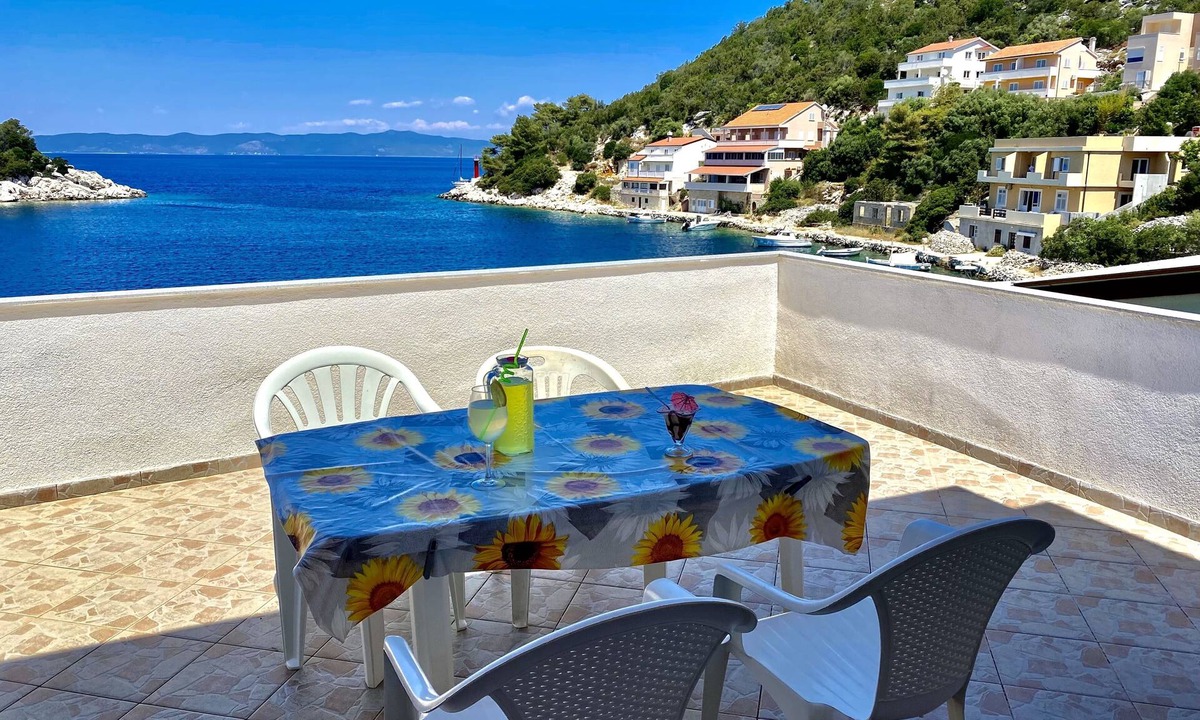 Zaklopatica Apartment | One bedroom apartment near beach Zaklopatica, Lastovo (A-8342-b)