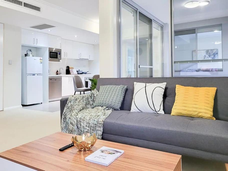 Gordon Apartment | One bedroom Apartment walk to Gordon Train Station
