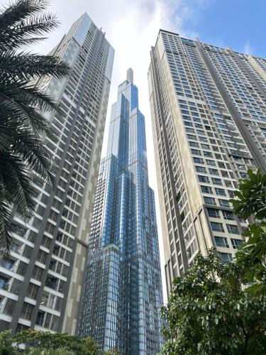 Hang Xanh Apartment | Orin - VinHomes Central Park - Apartments View Landmark 81