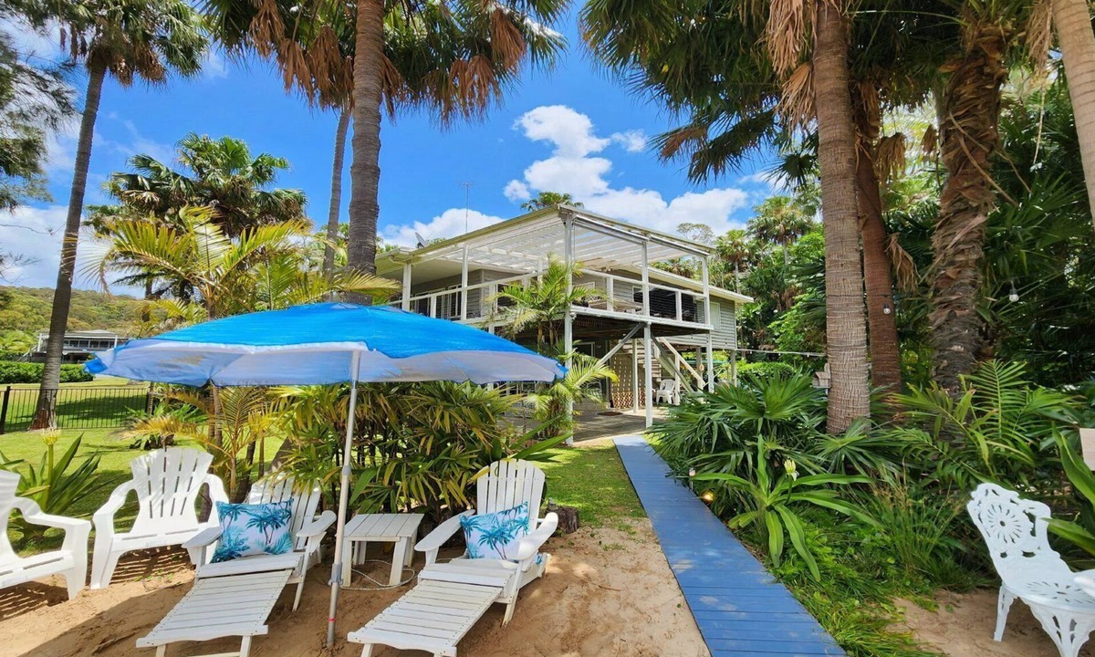 Umina Beach House | Palm Cove Retreat by HolidayCo.