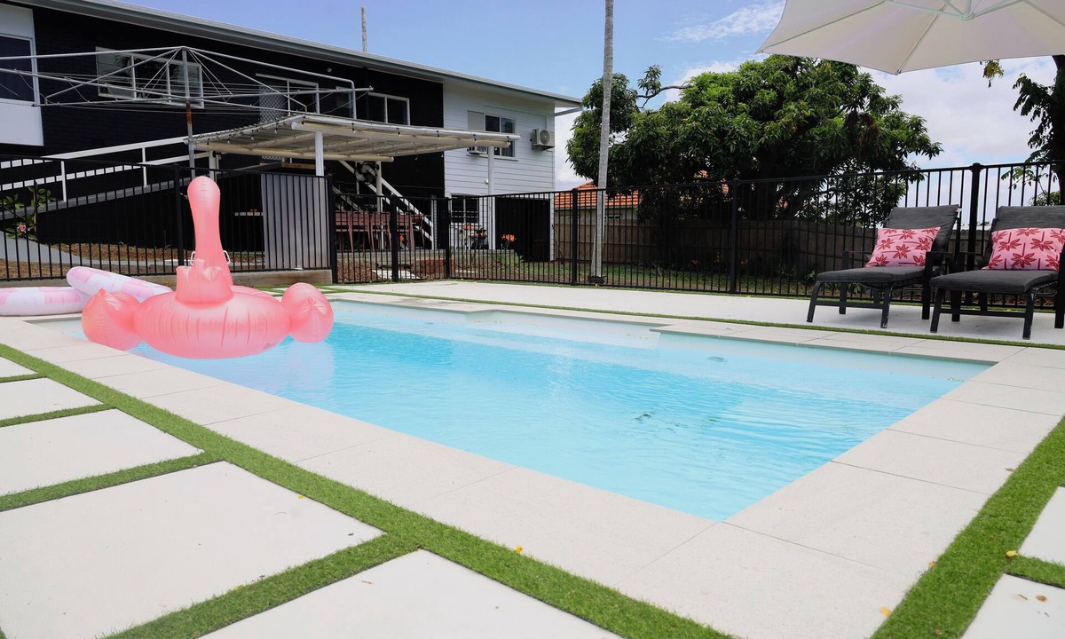 Bowen House | Pet Friendly, Sleeps 8, Bowen Holiday House