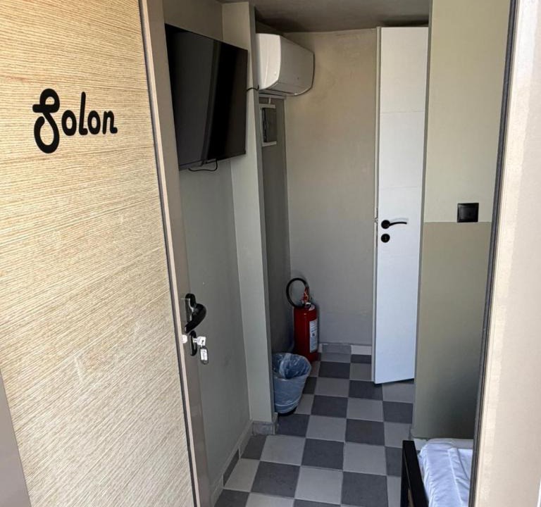 Monastiraki Apartment | Petite rooftop room for single person in the heart of Athens!