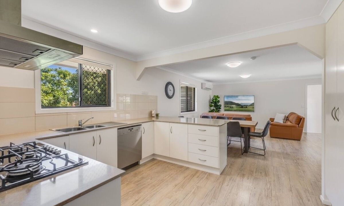 East Toowoomba House | Prime Stay – Steps from St Vincent’s & Grammar!